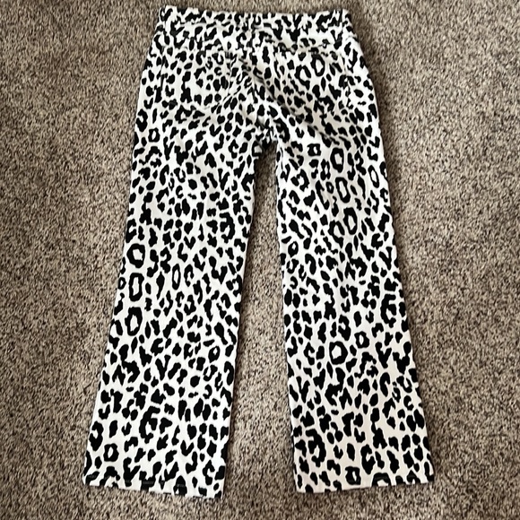 SEE BY CHLOE Mid-Rise Cropped Leopard-Print Jeans - Picture 3 of 11
